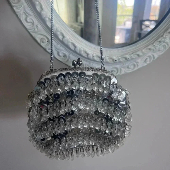 Vintage Evening Bag with Sequins, Beads & and  Vintage Brooch - Picture 5 of 10